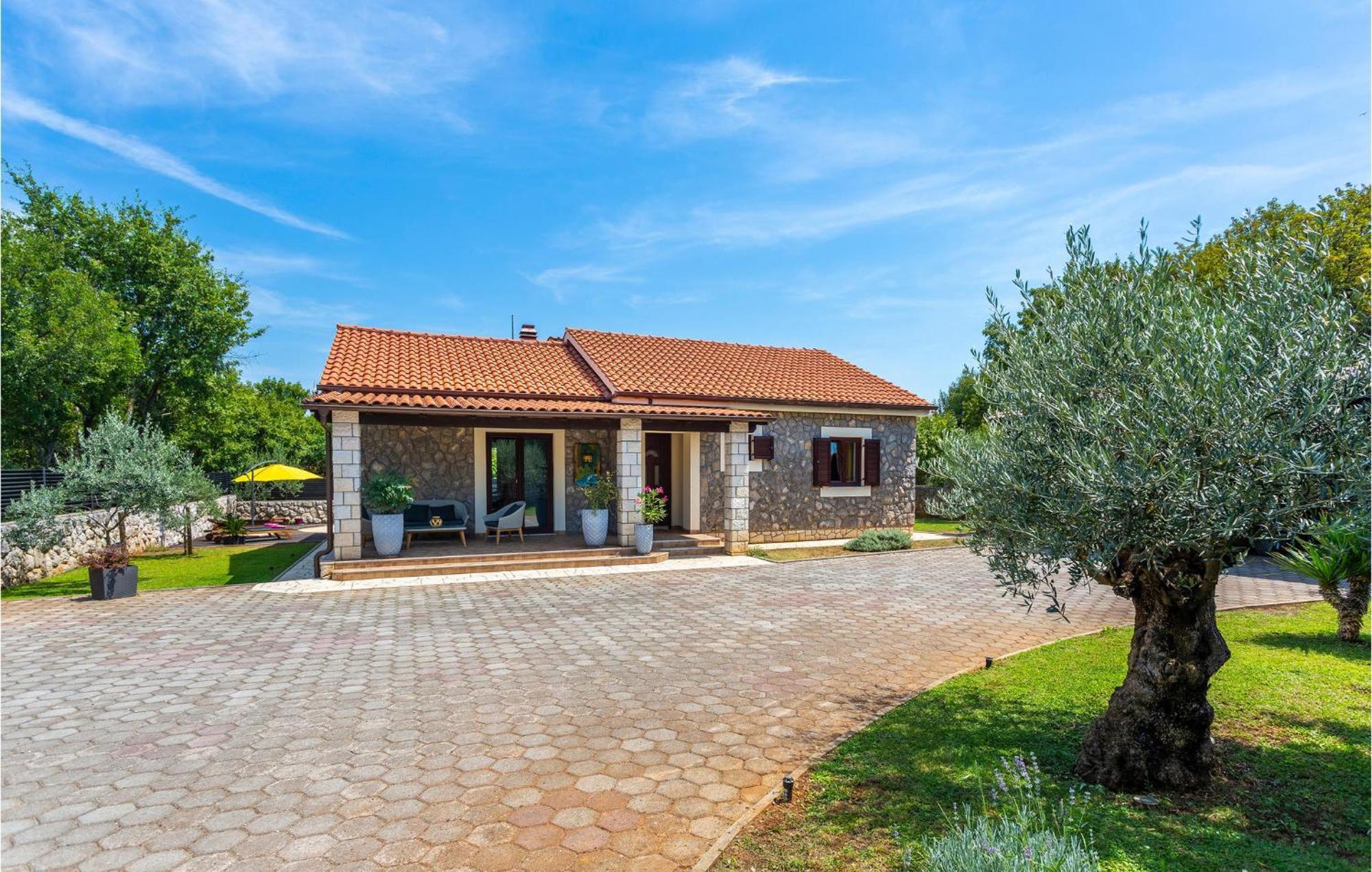 Nice Home In Lakmartin With Outdoor Swimming Pool Exterior foto